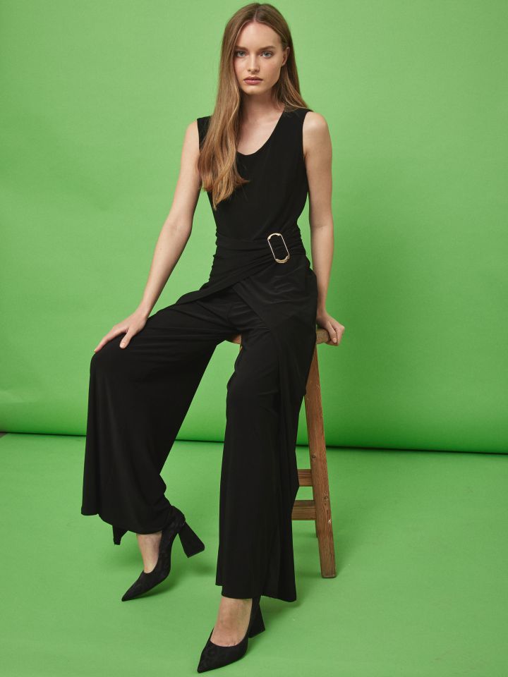 אוברול חצאית + אבזם בצבע שחור